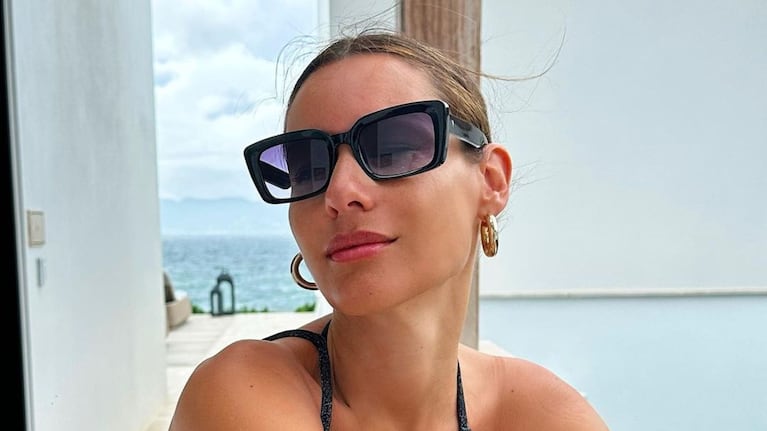 Pampita en Miami con un traje de baño metalizado. (Foto: Instagram/@pampitaoficial)