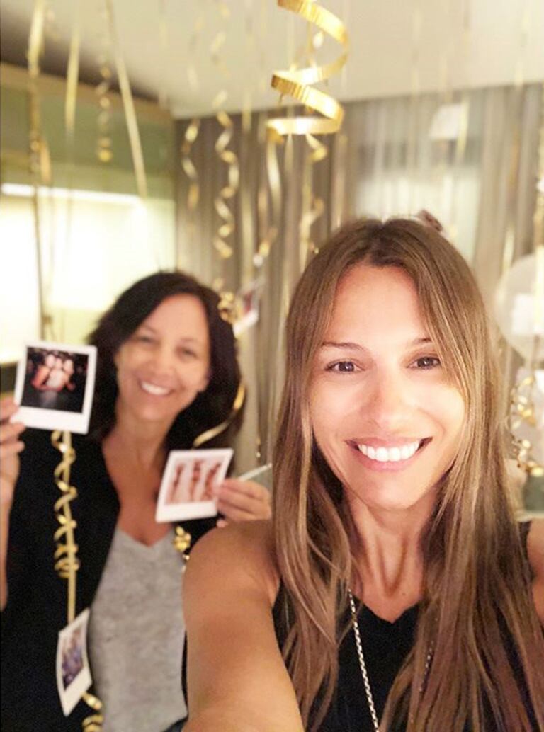 Pampita, feliz en su llegada a México para su cumpleaños. 