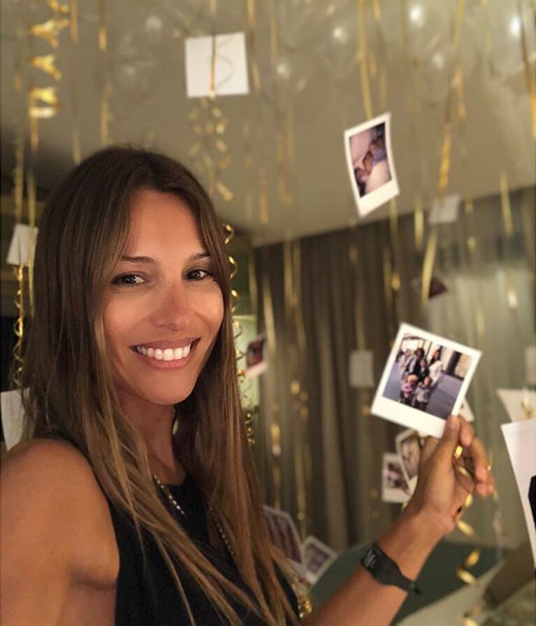 Pampita, feliz en su llegada a México para su cumpleaños. 