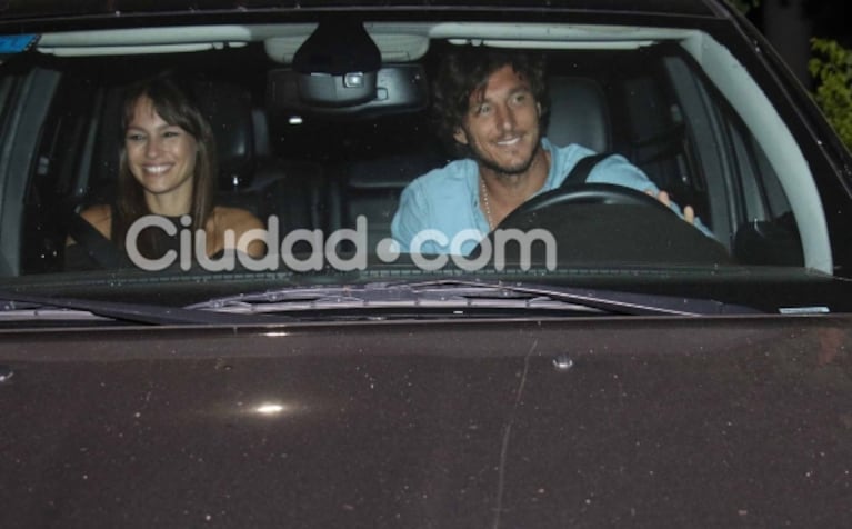 Pampita le festejó el cumpleaños a Pico Mónaco en un bar de Palermo: muchos mimos y amigos famosos 
