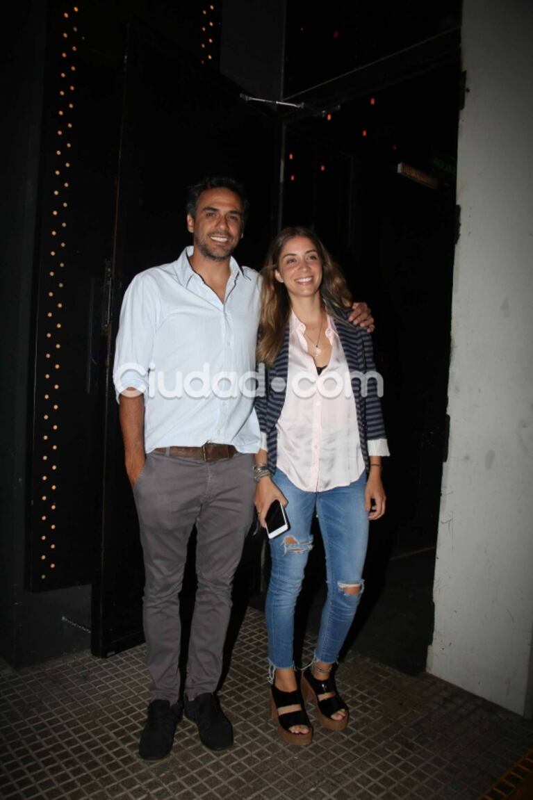 Pampita le festejó el cumpleaños a Pico Mónaco en un bar de Palermo: muchos mimos y amigos famosos 