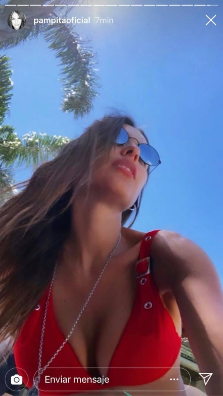 Pampita lució su figura al sol: ¡y deslumbró a sus seguidores con su micro bikini roja! 