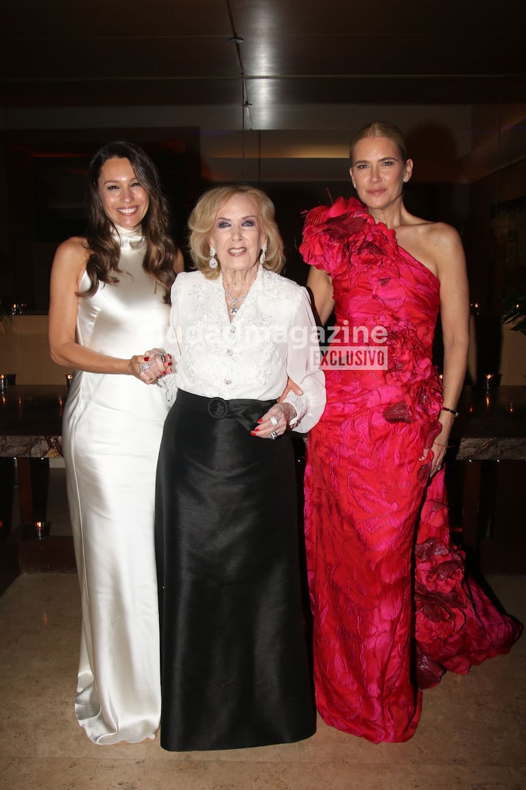 Pampita, Mirtha Legrand y Valeria Mazza (Foto: Movilpress)