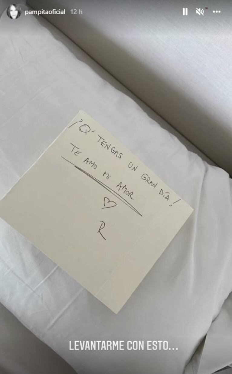 Pampita mostró la sorpresa que le dejó Roberto García Moritán en la cama: "Levantarme con esto"