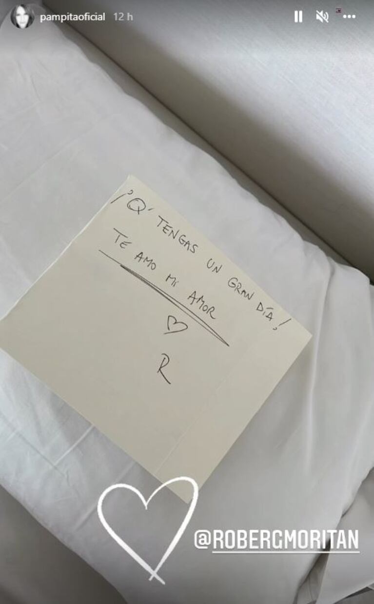 Pampita mostró la sorpresa que le dejó Roberto García Moritán en la cama: "Levantarme con esto"