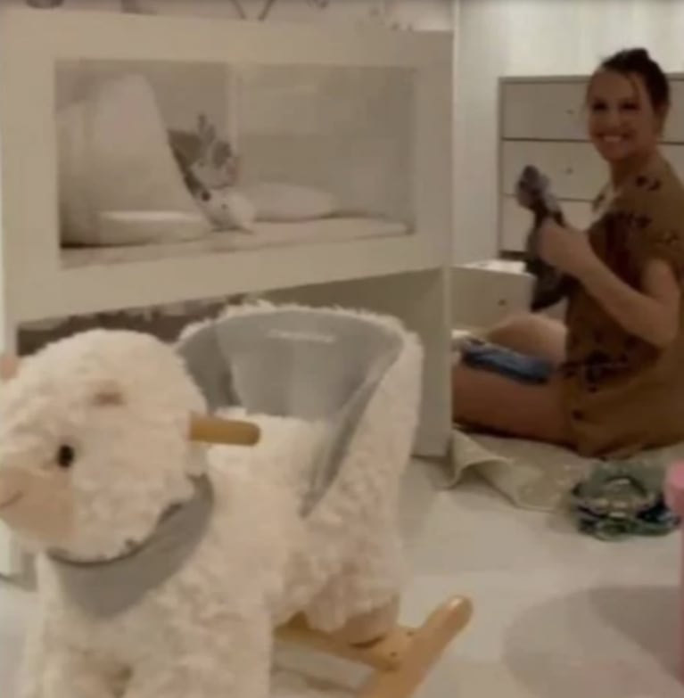 Pampita mostró un adelanto de cómo será la habitación de su hija: "¡Está quedando muy lindo!"