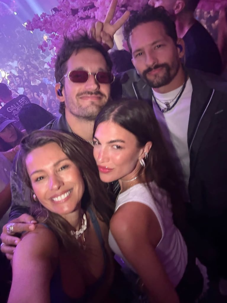 Pampita, Mua y Ricky Montaner y Stefi Roitman en Ibiza (Foto: Instagram/@pampitaoficial).