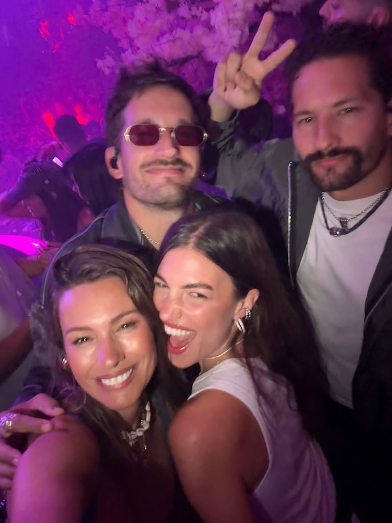 Pampita, Mua y Ricky Montaner y Stefi Roitman en Ibiza (Foto: Instagram/@pampitaoficial).