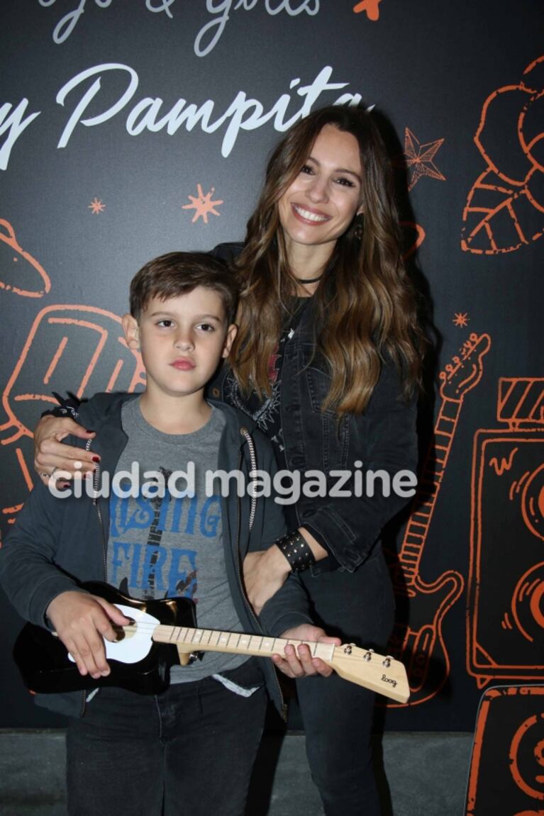 Pampita presentó sus diseños infantiles con sus hijos, Bautista, Benicio y Beltrán: mirá las divertidas fotos