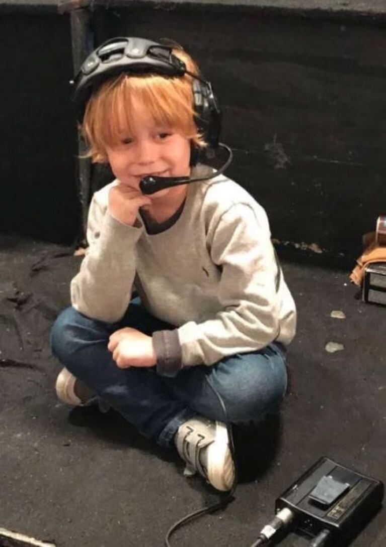 Pampita recibió a su hijo en su programa... ¡y él jugó a ser productor!: "Rubio loco"
