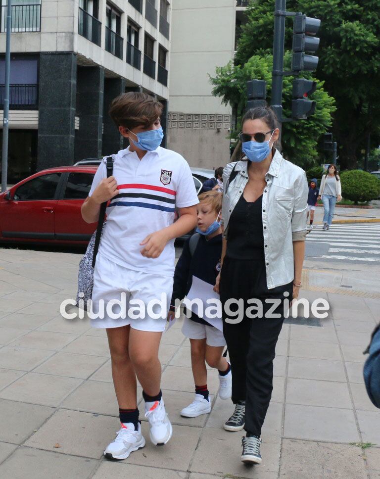 Pampita, recuperada del covid, acompañó a Bautista y Beltrán (Fotos: Movilpress).
