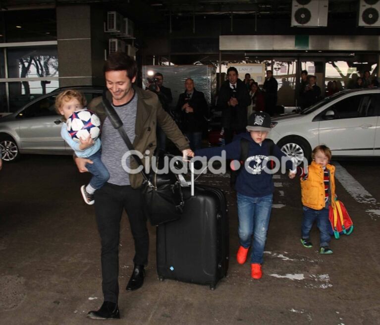 Pampita regresó a la Argentina ¡y vivió una perlita en el aeropuerto con China Suárez!