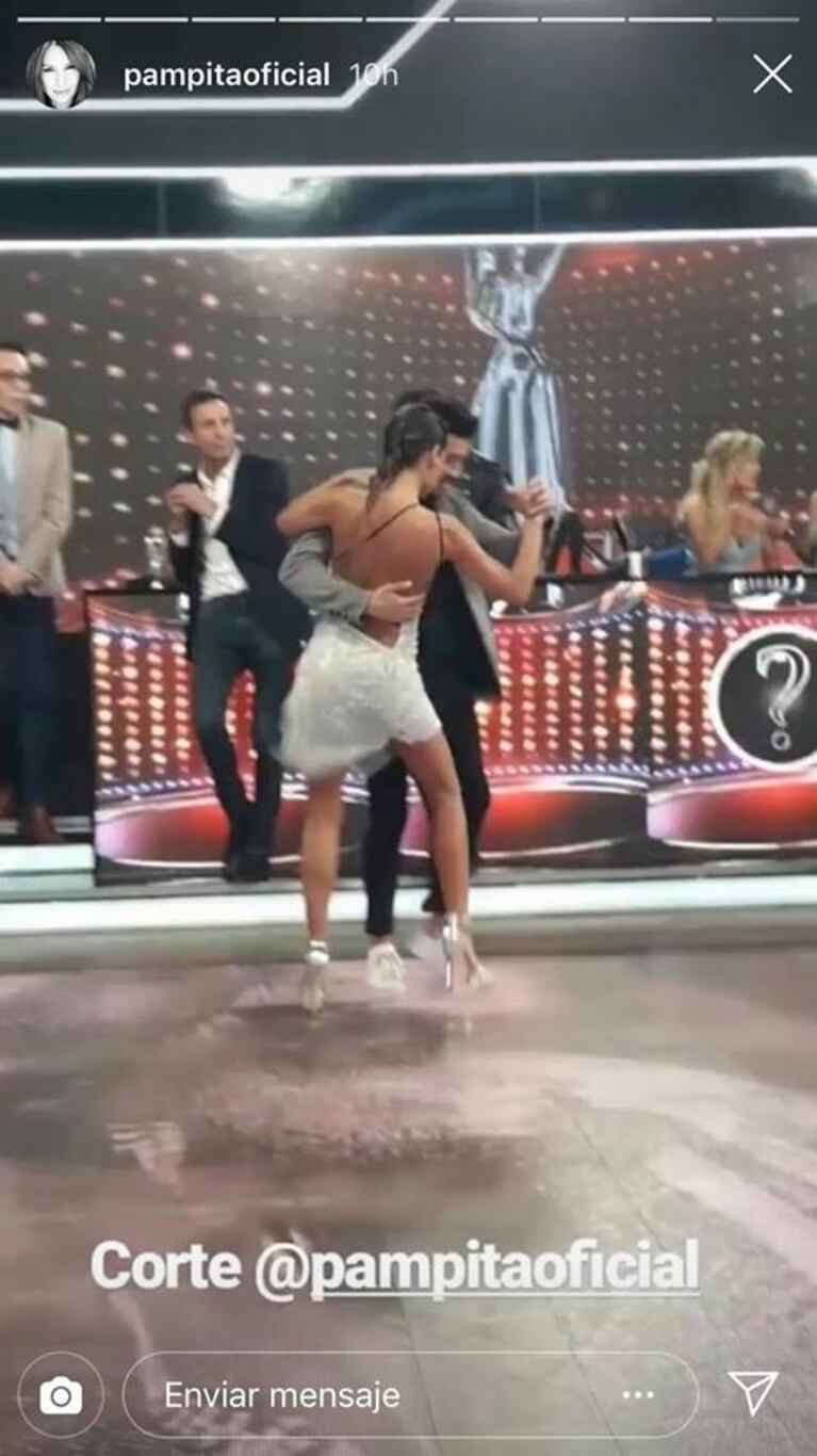 Pampita reveló qué hace en los cortes de El Bailando con una sorprendente foto