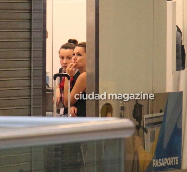 Pampita reveló qué pasó en el Aeropuerto la noche que no pudo viajar a Miami: "Agarré un pasaporte viejo"