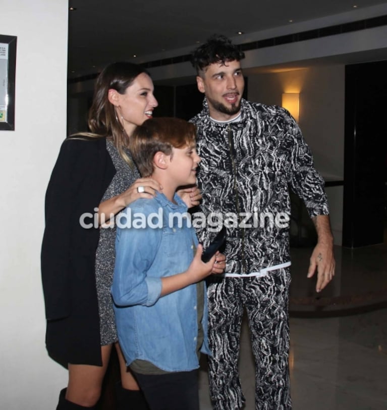 Pampita se divirtió en la "pre party" de los premios Latin Billboard con su hijo Bautista