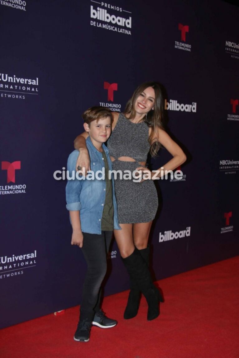 Pampita se divirtió en la "pre party" de los premios Latin Billboard con su hijo Bautista