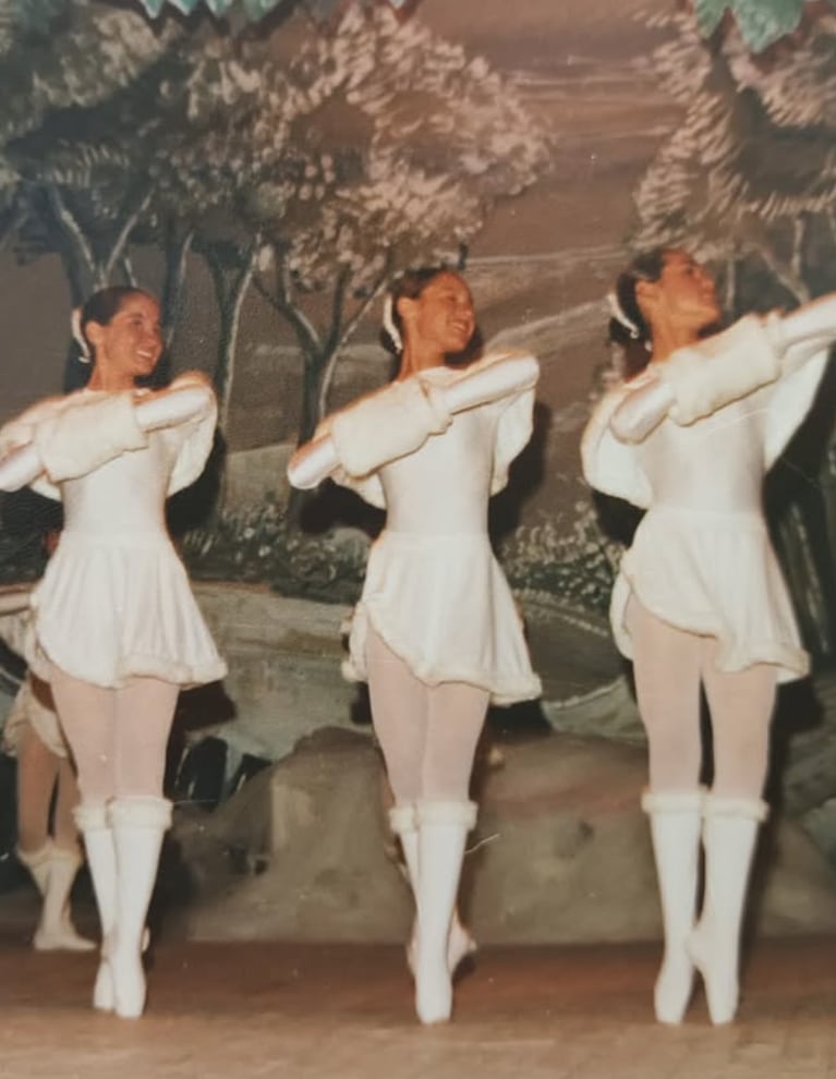 Pampita se mostró estudiando danza cuando era chica. Foto: IG |pampitaoficial