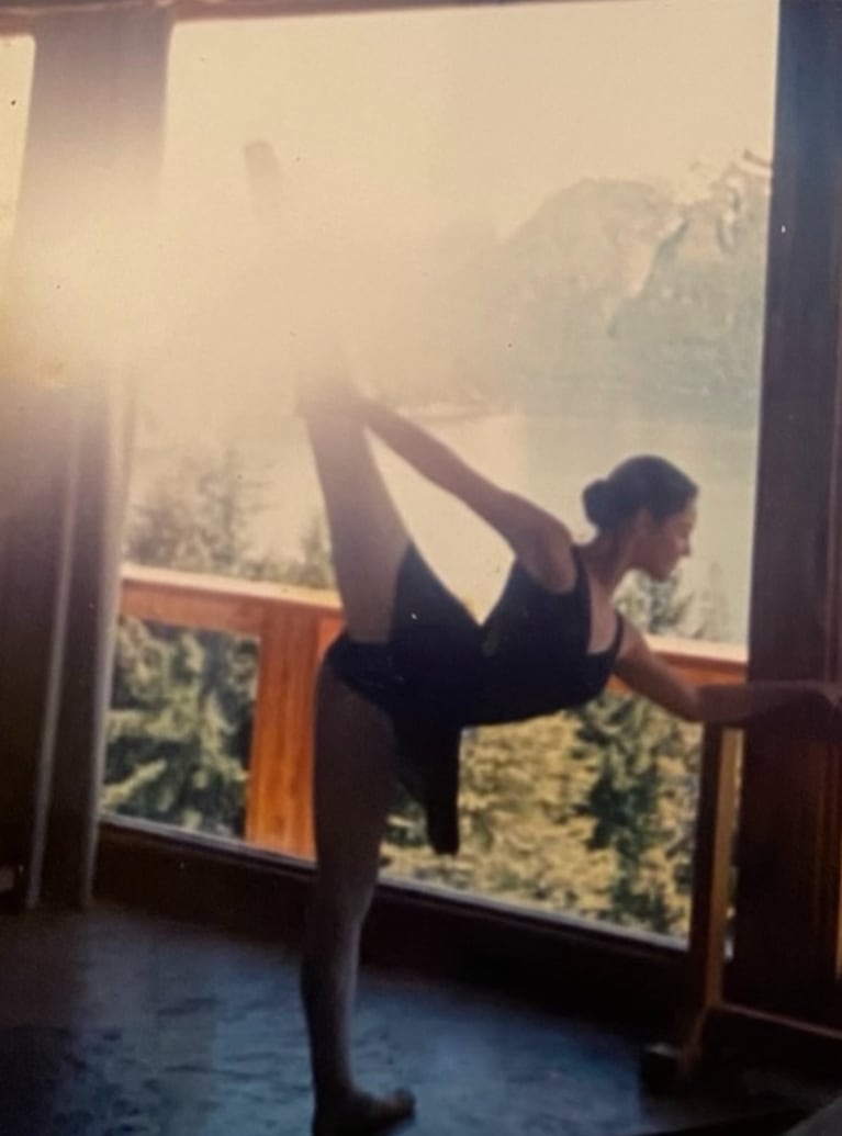 Pampita se mostró estudiando danza cuando era chica. Foto: IG |pampitaoficial