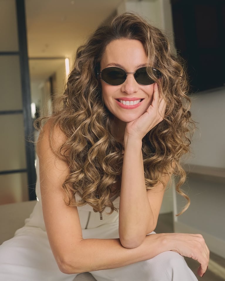 Pampita sorprendió con rulos savage y lanzó el look que promete ser tendencia. Crédito: Instagram