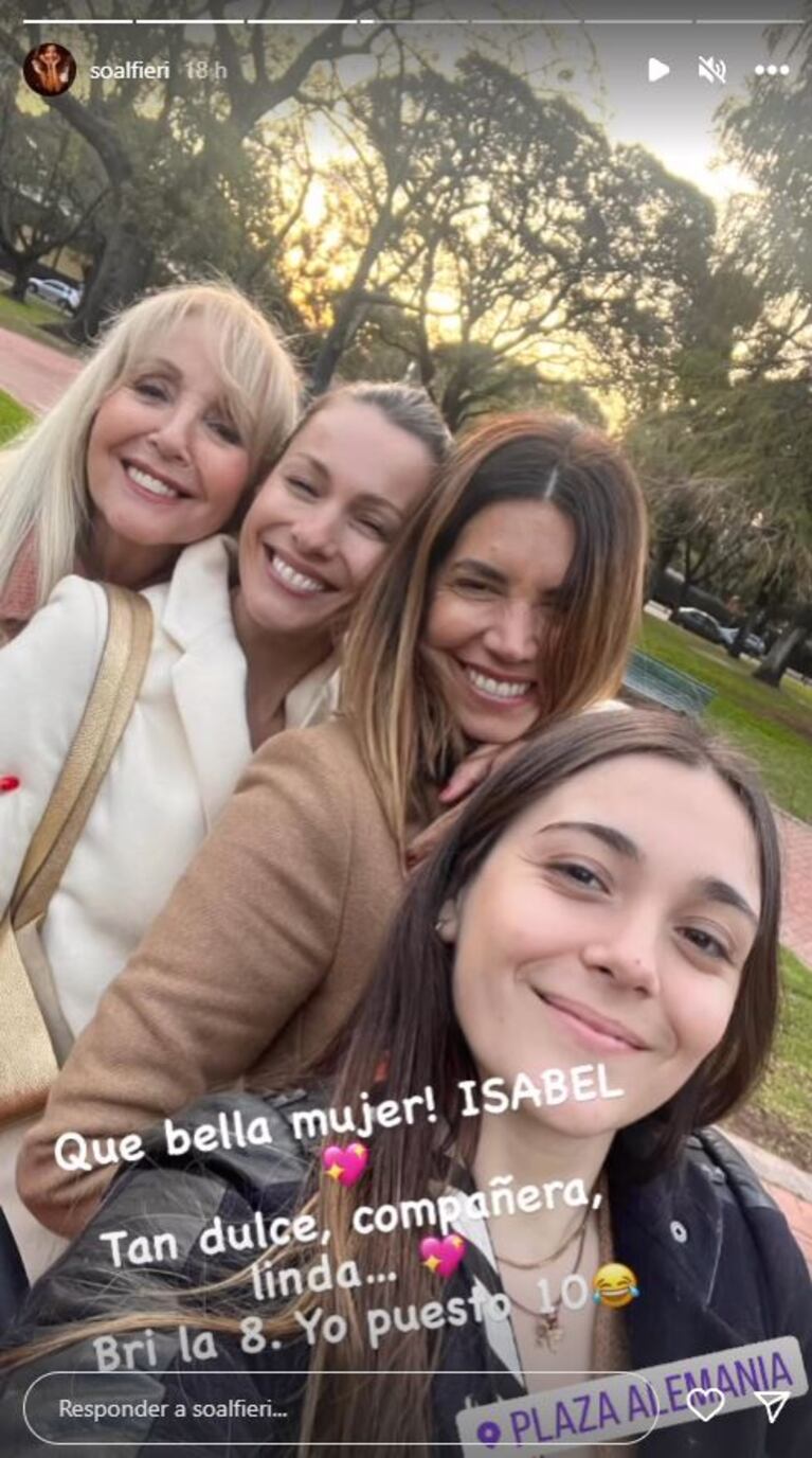 Pampita, súper compinche con la mamá de Benjamín Vicuña en Buenos Aires: la foto de su salida familiar