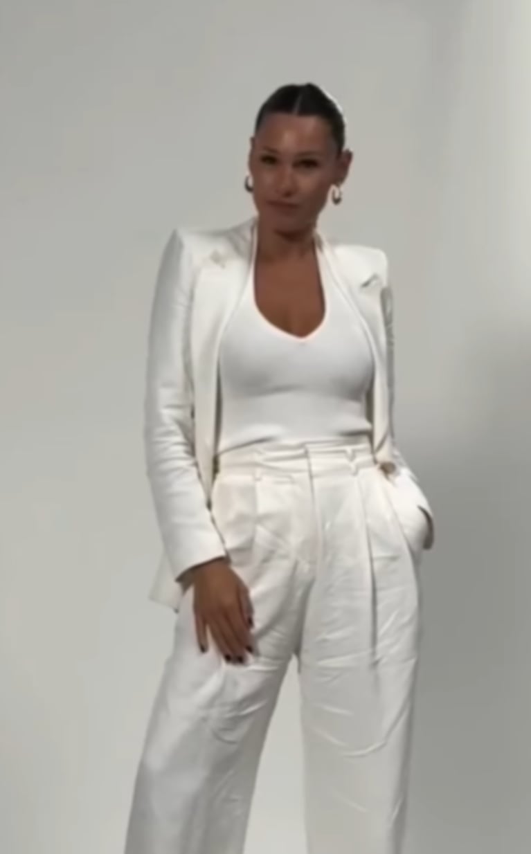 Pampita te enseña cómo posar (Foto: captura de Instagram).