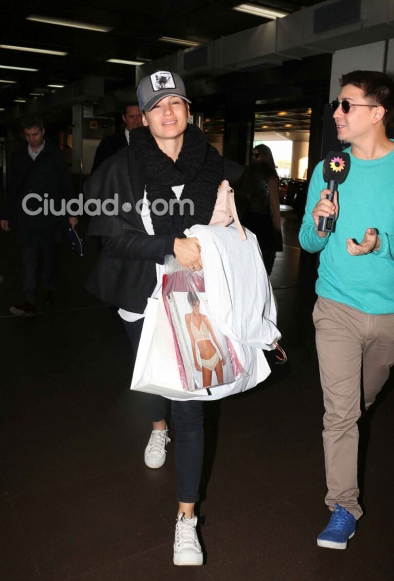 Pampita viajó a Mar del Plata… ¡y Nacho Viale la llevó a Aeroparque!