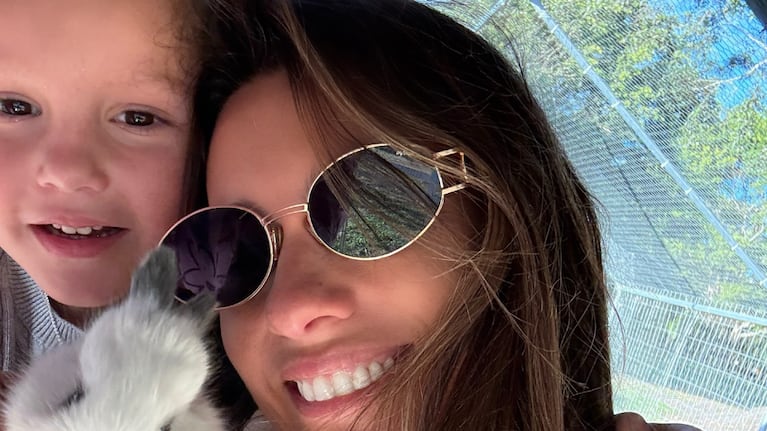 Pampita y Ana García Moritán enternecieron en Pascuas con su visita a una granja de conejos. Crédito: Instagram