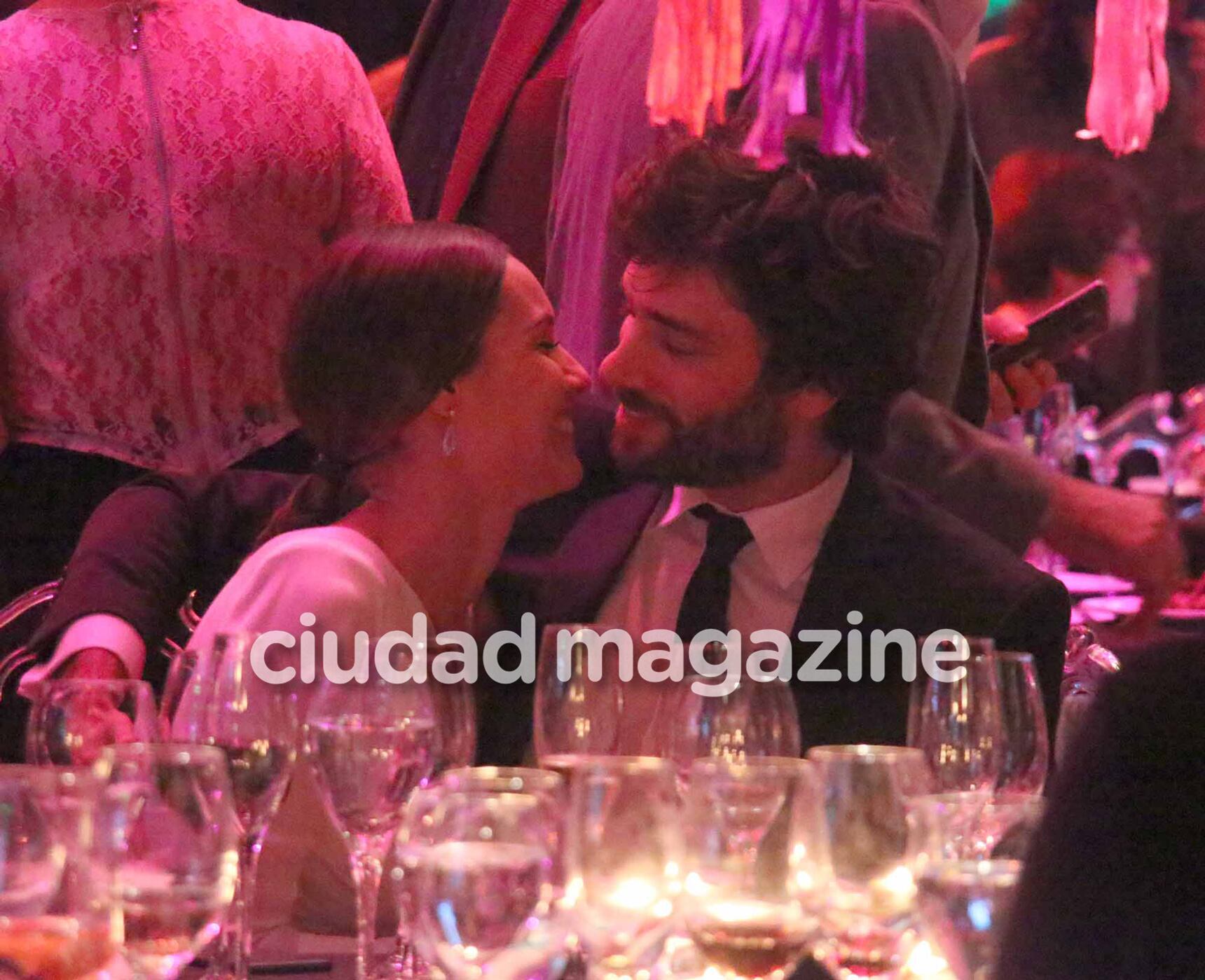 Pampita y Mariano se mostraron a los arrumacos en la gala (Fotos: Movilpress). 