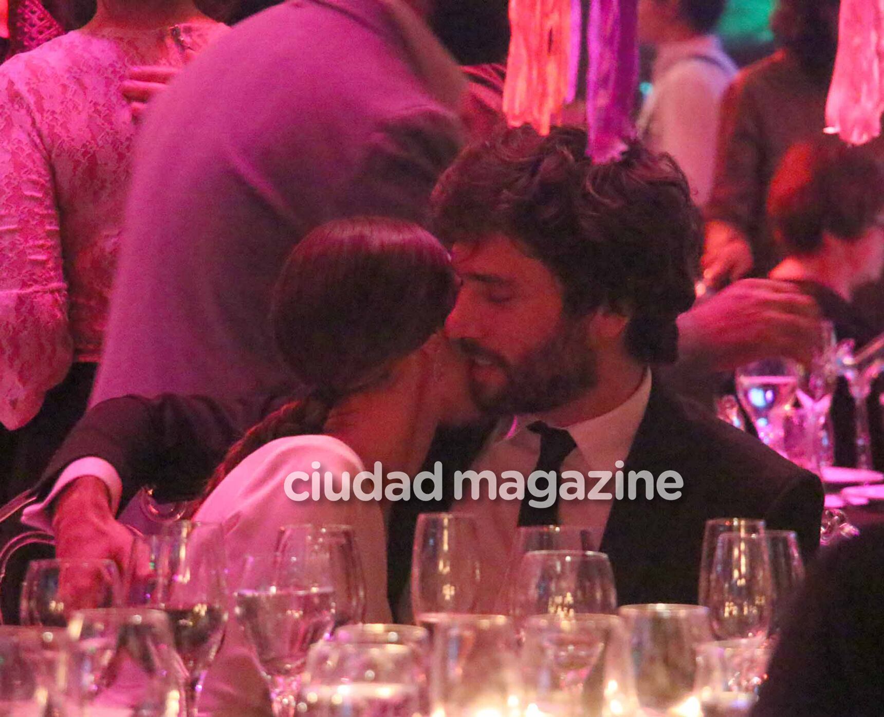 Pampita y Mariano se mostraron a los arrumacos en la gala (Fotos: Movilpress). 