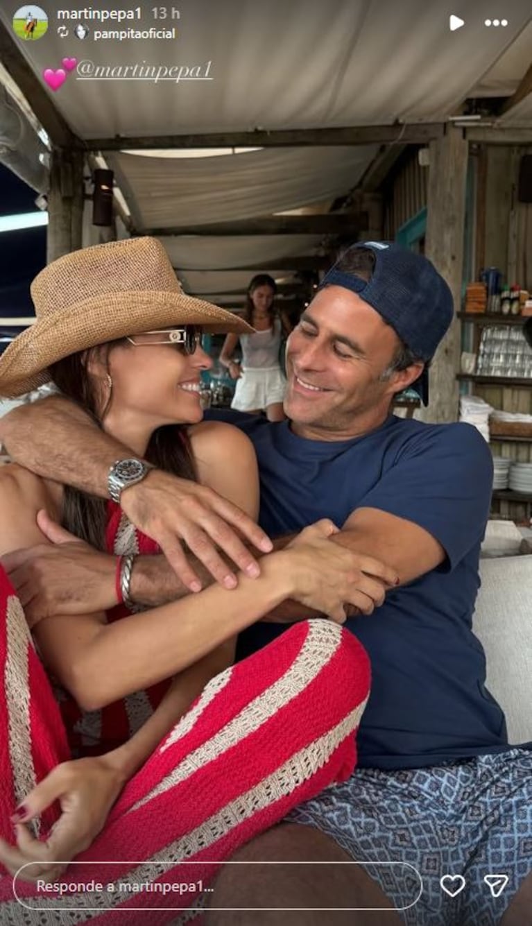 Pampita y Martín Pepa, muy enamorados en Punta del Este, en enero último. Foto: Captura de Instagram Stories (@martinpepa1)