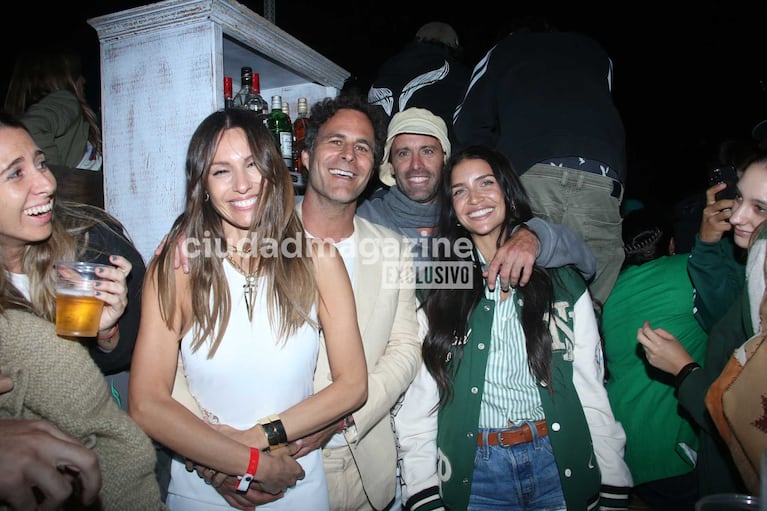 Pampita y Martín Pepa posaron junto a Zaira Nara y Facundo Pieres en el Abierto Argentino de Polo (Foto: Movilpress)