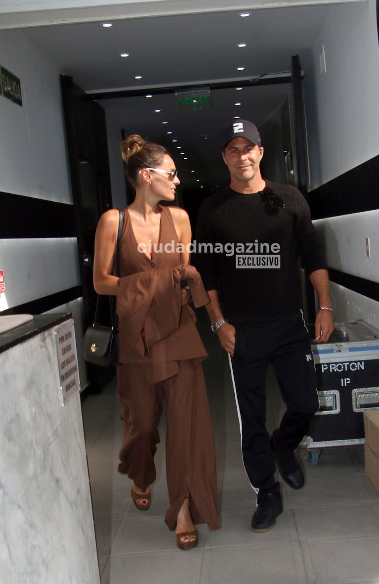 Pampita y Martín Pepa saliendo de las grabaciones de Los 8 Escalones tras el robo (Foto: Movilpress).