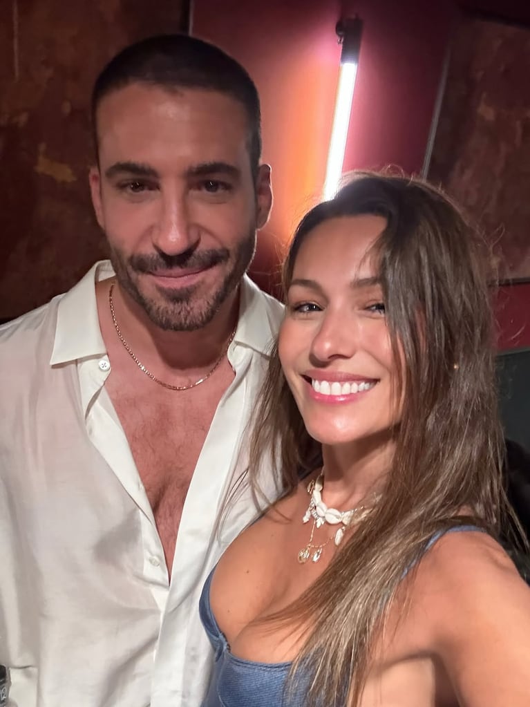 Pampita y Miguel Ángel Silvestre en Ibiza (Foto: Instagram/@pampitaoficial).
