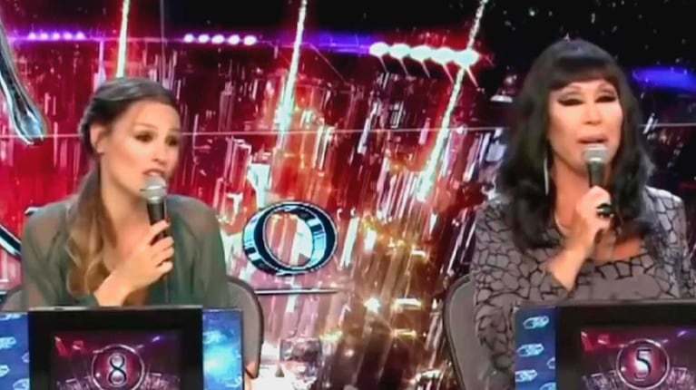 Pampita y Moria Casán en un viejo cruce en Bailando 2016 (Foto: captura eltrece)