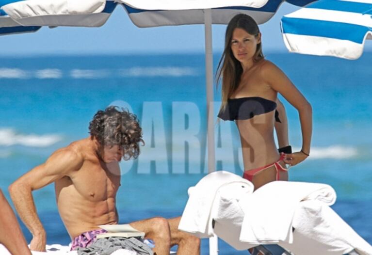 Pampita y Pico Mónaco, a puro beso y mimo en las playas de Miami