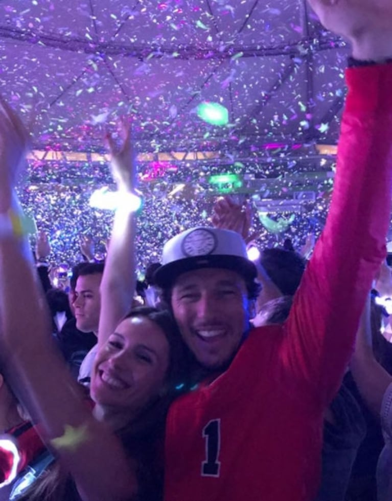 Pampita y Pico Mónaco, divertida salida de novios al recital de Coldplay: "Noche mágica"