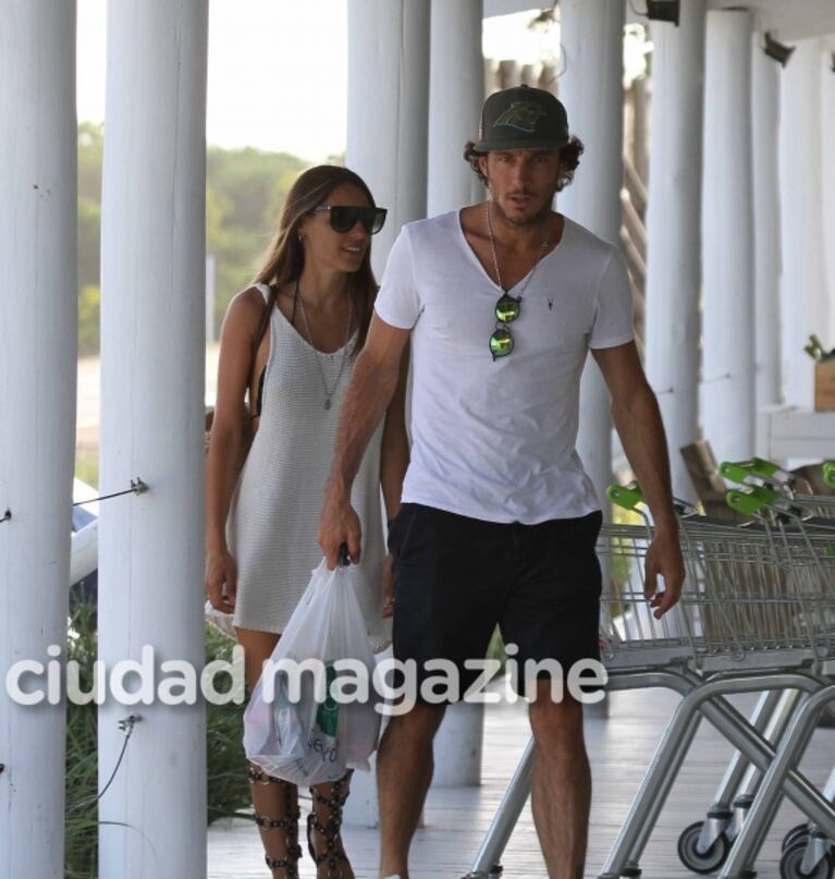 Pampita y Pico Mónaco, enamorados en Punta del Este: las fotos de la pareja top tras su reconciliación