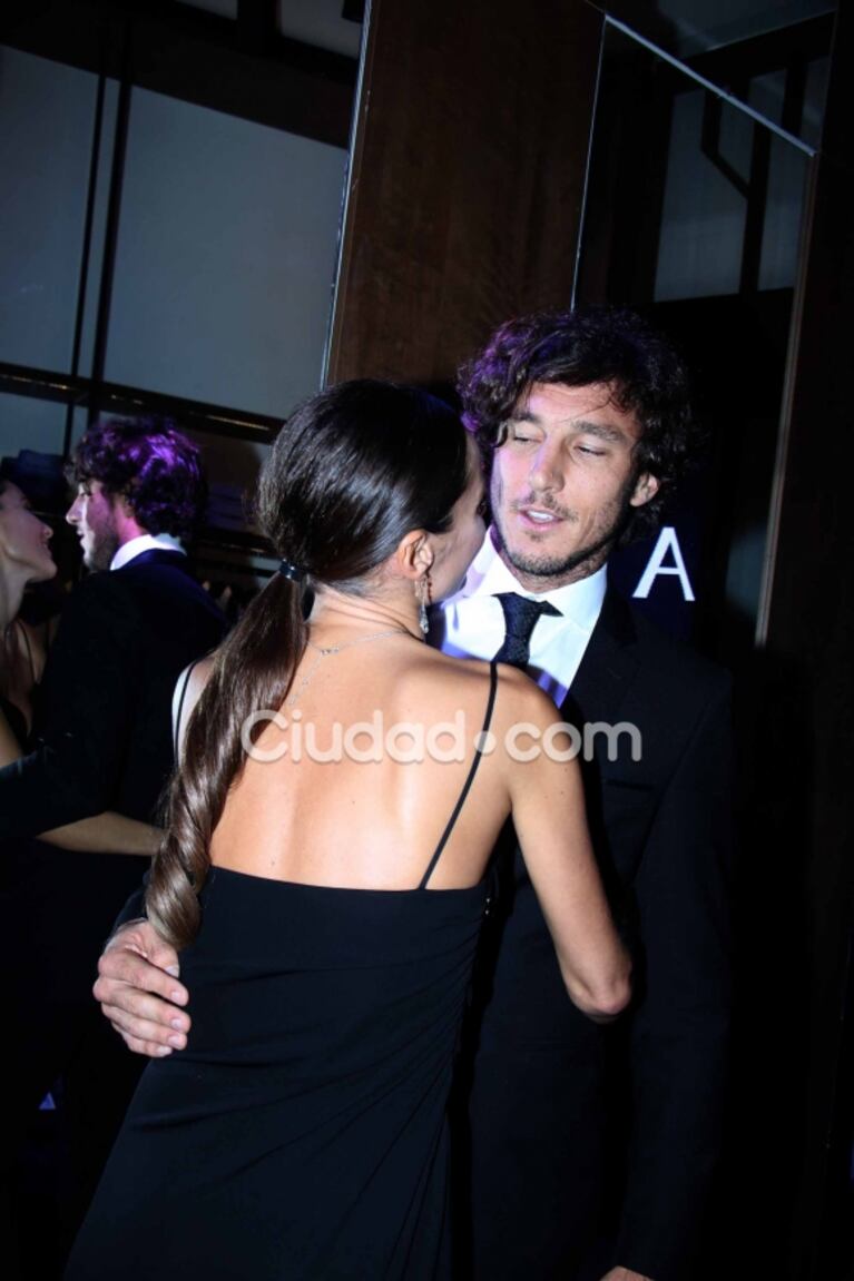 Pampita y Pico Mónaco, mimos y complicidad en la noche porteña: mirá el vestido que le trajeron especialmente desde París a la diosa