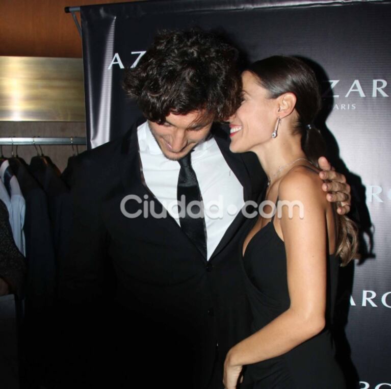 Pampita y Pico Mónaco, mimos y complicidad en la noche porteña: mirá el vestido que le trajeron especialmente desde París a la diosa