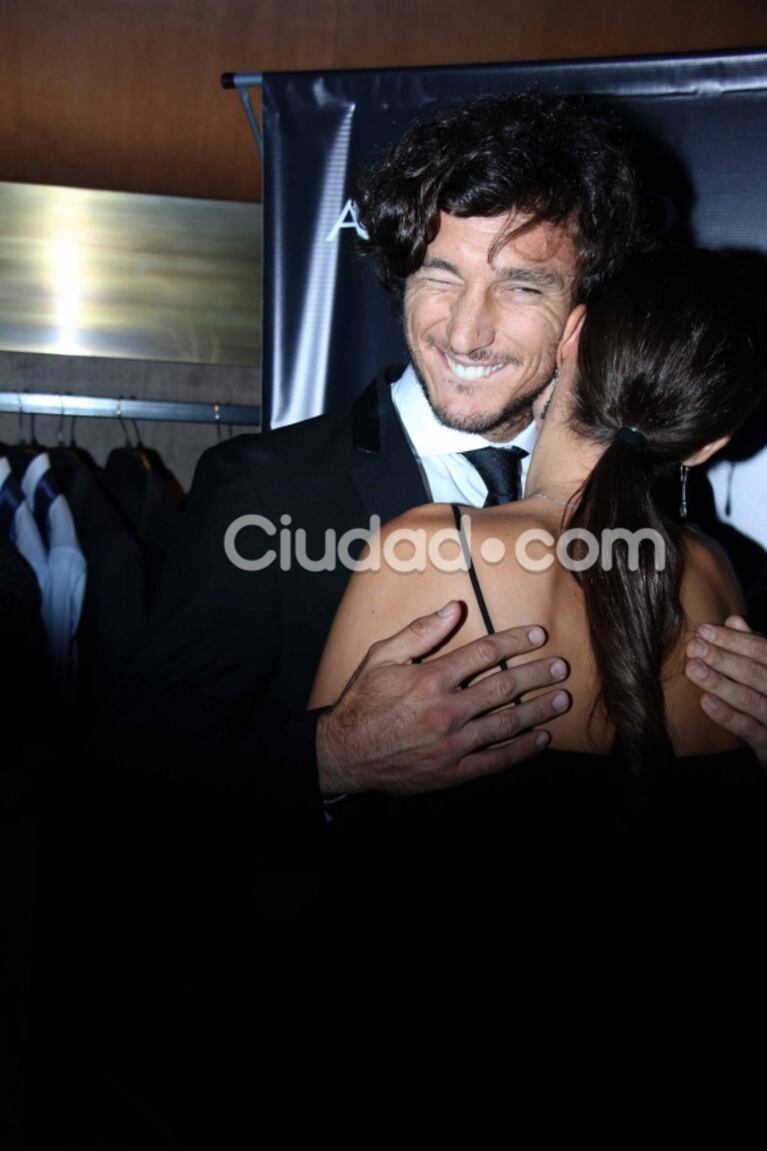 Pampita y Pico Mónaco, mimos y complicidad en la noche porteña: mirá el vestido que le trajeron especialmente desde París a la diosa