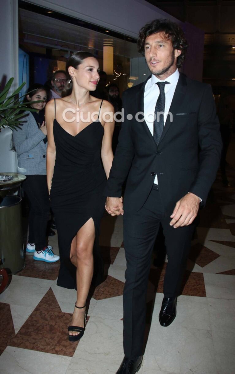 Pampita y Pico Mónaco, mimos y complicidad en la noche porteña: mirá el vestido que le trajeron especialmente desde París a la diosa