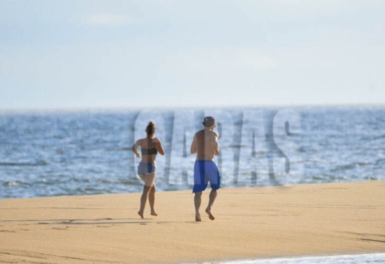 Pampita y Pico Mónaco se entrenan en las playas de Punta del Este: ¡pareja de lomazos!