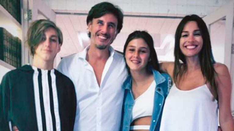 Pampita y Roberto con los hijos del empresario en la casa de Milagros Brito.