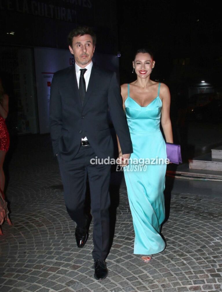 Pampita y Roberto García Moritán impactaron con sus looks de gala junto a más famosos en una gala solidaria