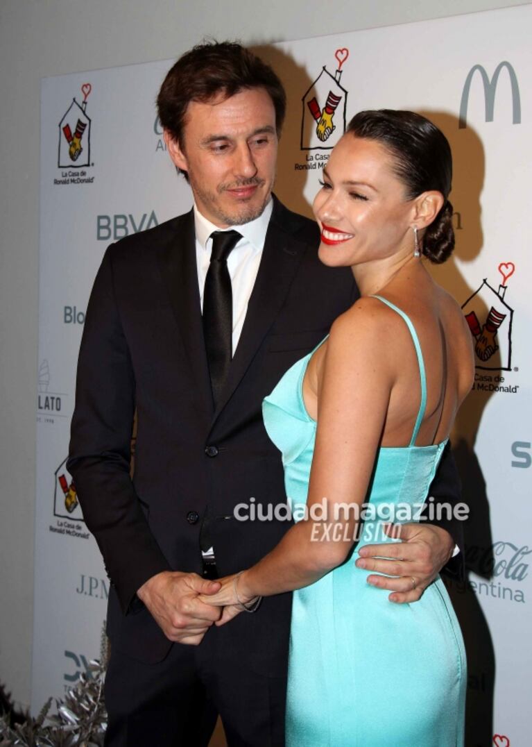 Pampita y Roberto García Moritán impactaron con sus looks de gala junto a más famosos en una gala solidaria
