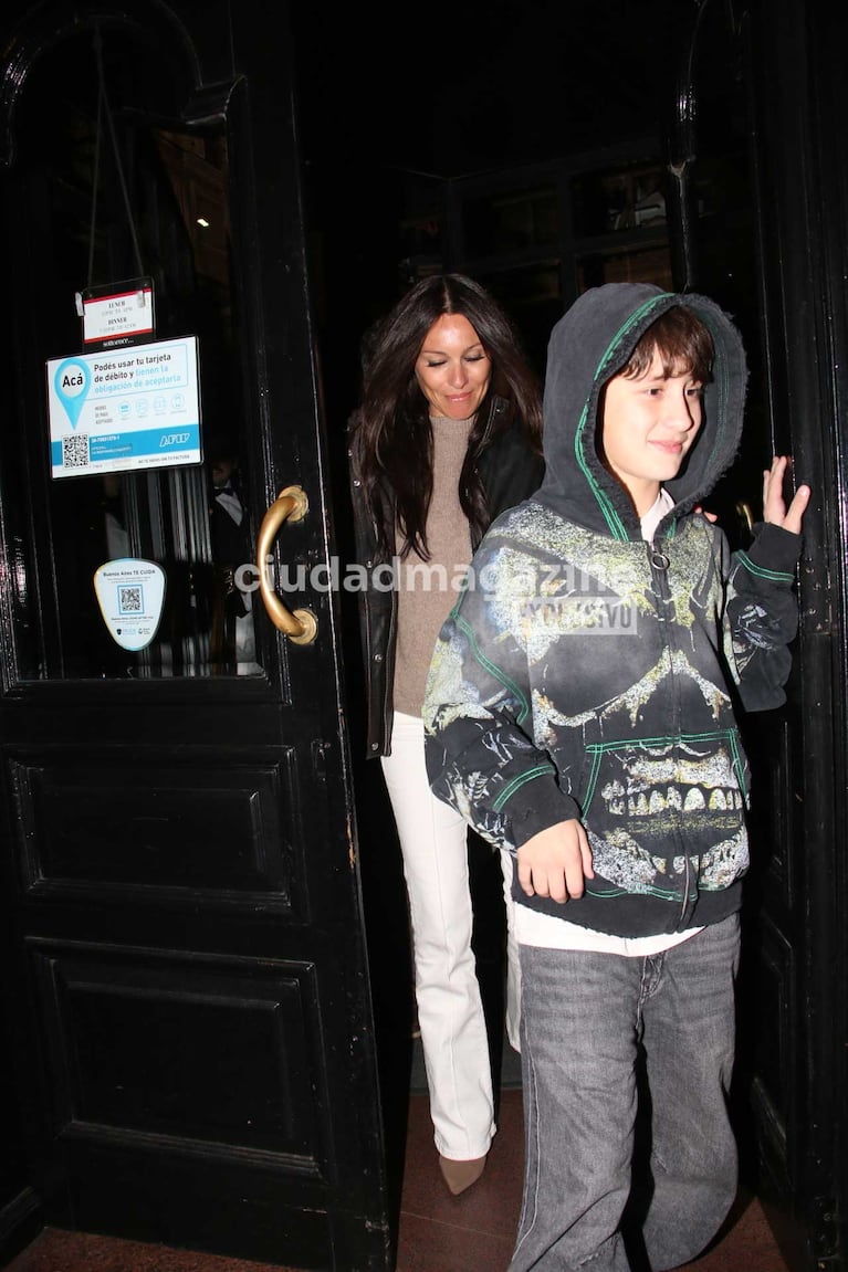 Pampita y su hijo Benicio  (Foto: Movilpress)