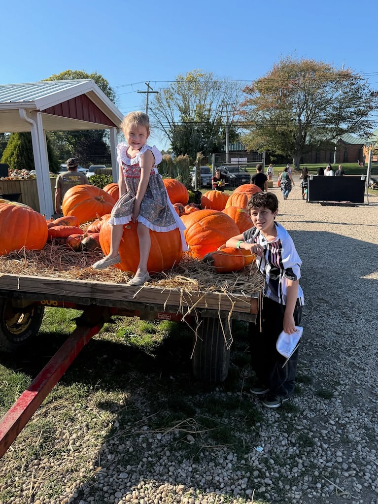 Pampita y sus hijos disfrutaron del otoño en los Hamptons entre calabazas y juegos. CRÉDITO: Instagram