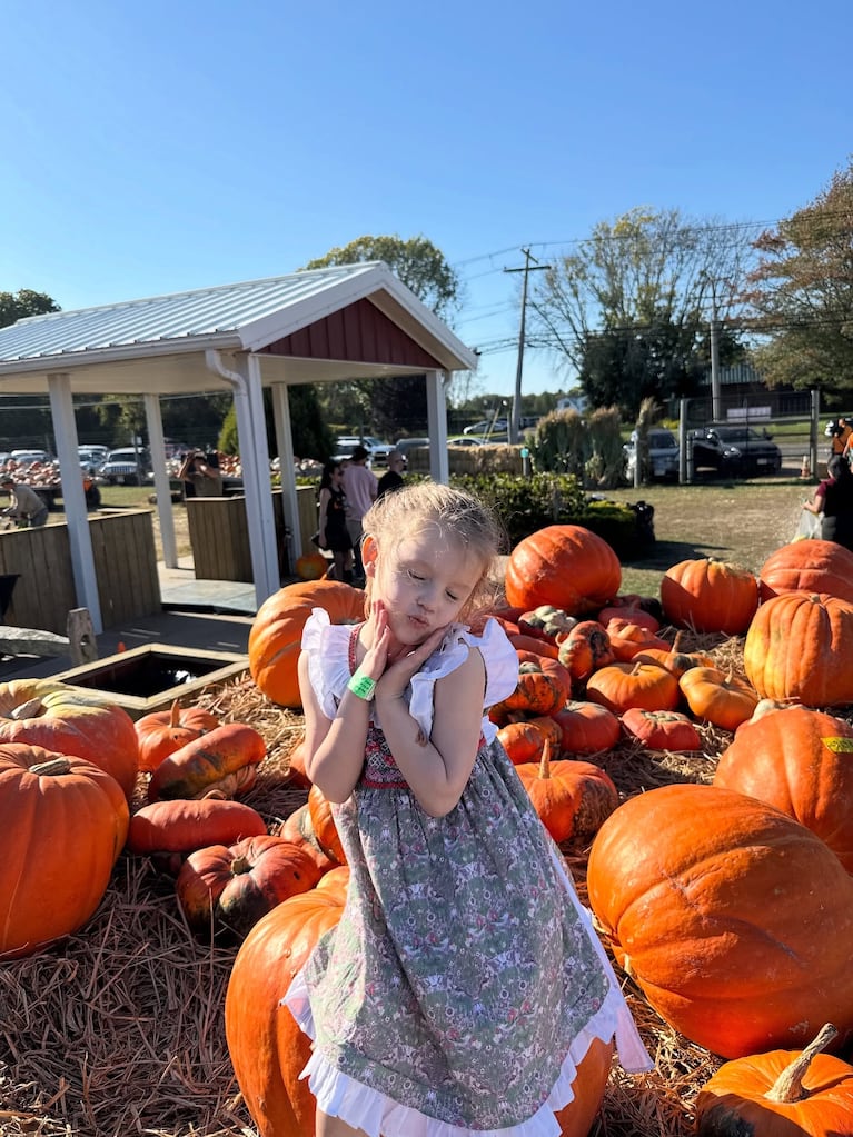 Pampita y sus hijos disfrutaron del otoño en los Hamptons entre calabazas y juegos. CRÉDITO: Instagram