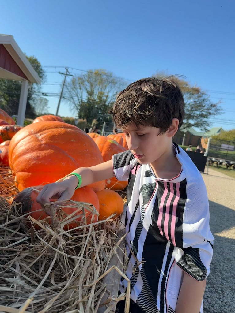 Pampita y sus hijos disfrutaron del otoño en los Hamptons entre calabazas y juegos. CRÉDITO: Instagram