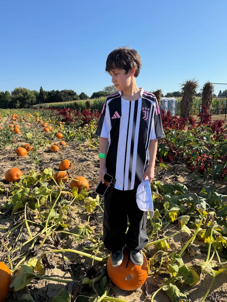 Pampita y sus hijos disfrutaron del otoño en los Hamptons entre calabazas y juegos. CRÉDITO: Instagram